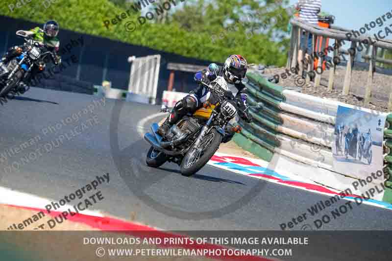 Vintage motorcycle club;eventdigitalimages;mallory park;mallory park trackday photographs;no limits trackdays;peter wileman photography;trackday digital images;trackday photos;vmcc festival 1000 bikes photographs